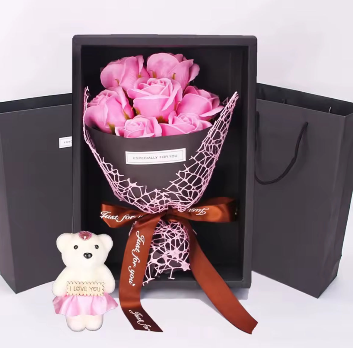 Bouquet de 7 roses Regina fait à la main